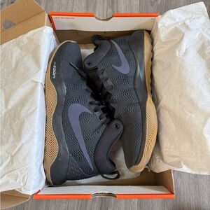 Men’s Nike 2017 Zoom Rev size 11 Black/White-Anthracite Gum bottom - 852422 010